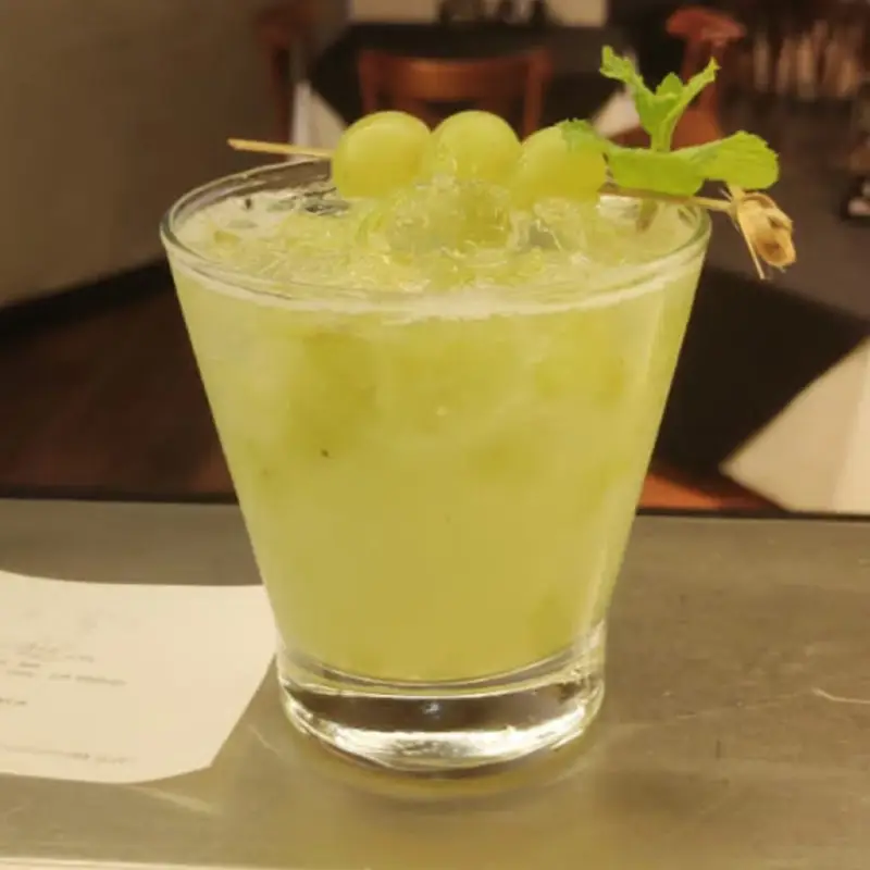 Caipfruta + Vodka Importada - Happy hour