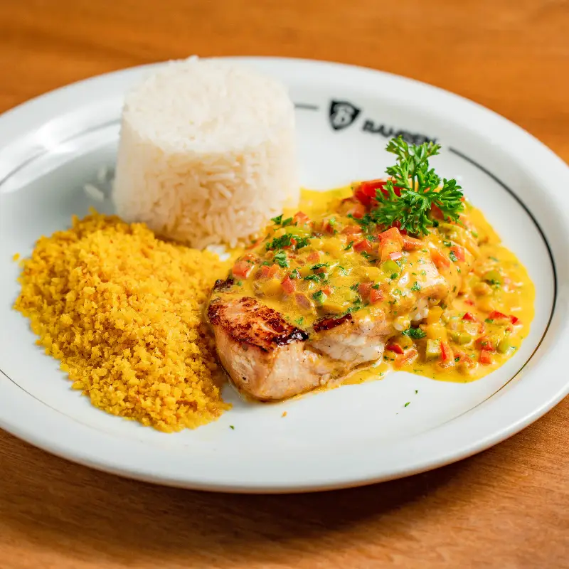 Surubim ao molho de moqueca